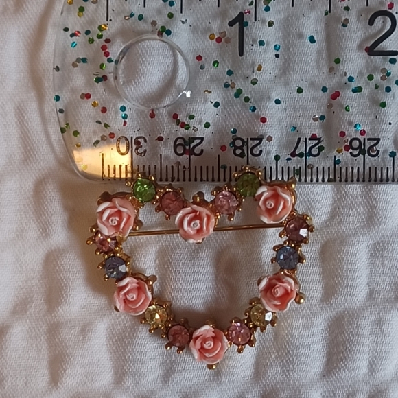 Avon Vintage Goldtone Pink Rose Multicolor Rhinestones Heart Brooch Pin - Picture 3 of 4